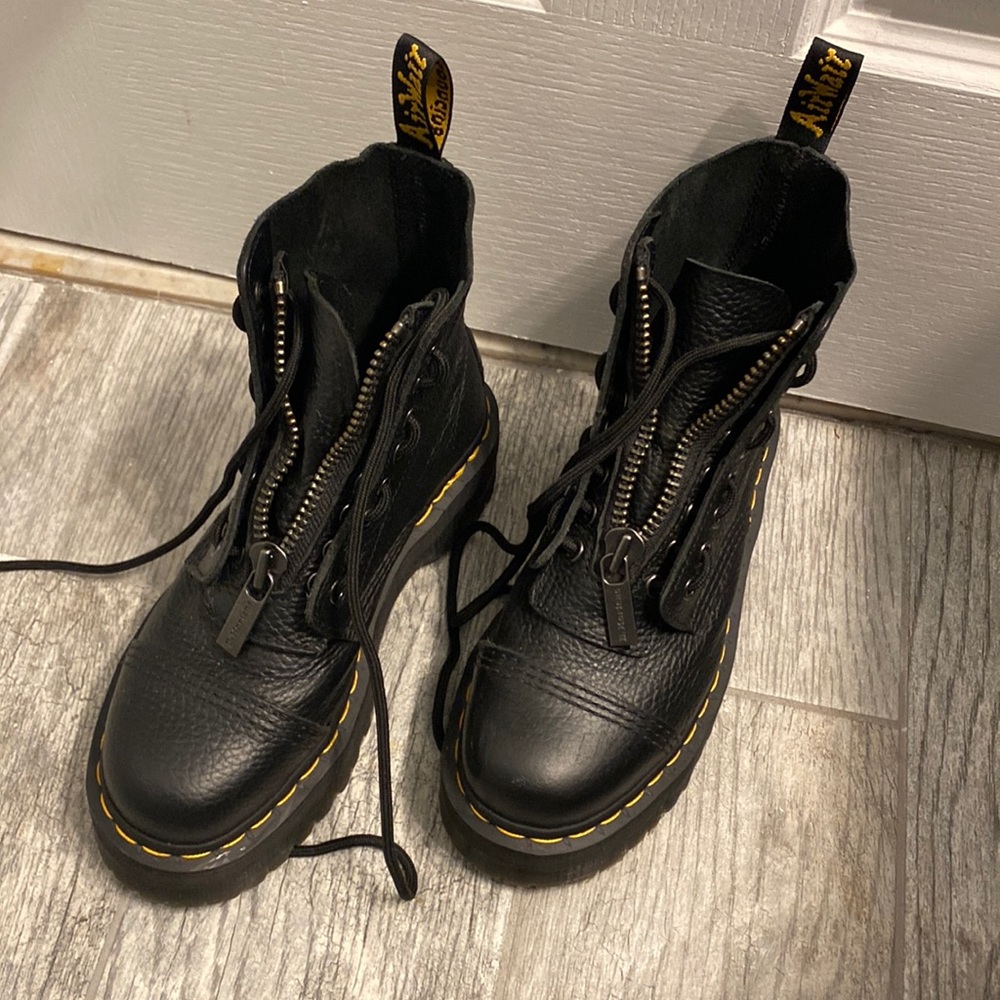 Women’s Size 8 Doc Martens